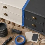 Relooking meuble 2 couleurs : démarcation nette blanc cassé et anthracite