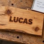 Gravure bois laser sur placage : réglages et support bois